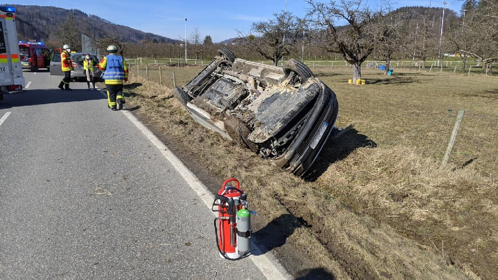Read more about the article H1 Verkehrsunfall – Transporter überschlagen